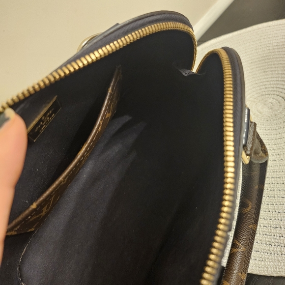 ๐ Louis Vuitton Alma BB โ Blue Marine Vernis w/ Reversible Strap ๐ UNICORN - Picture 6 of 15